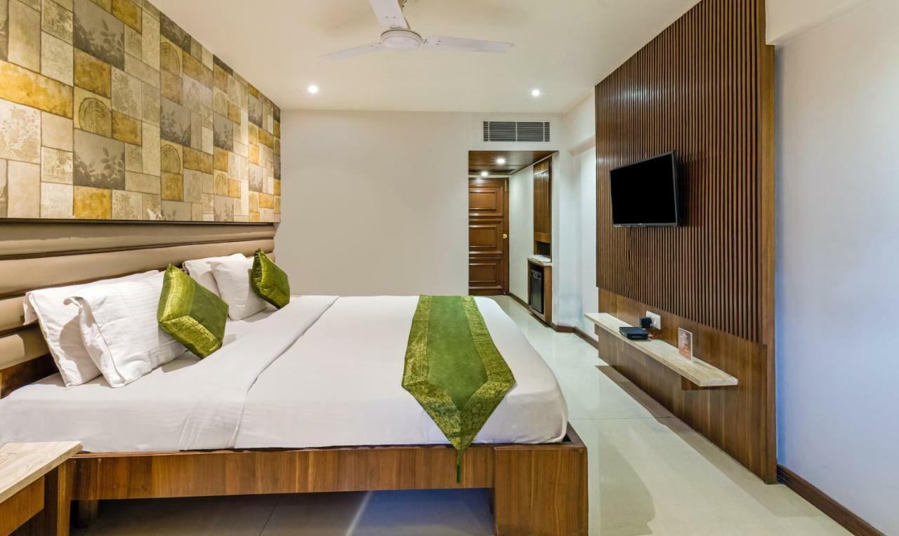 Hotel Crown Palace Indore Dış mekan fotoğraf