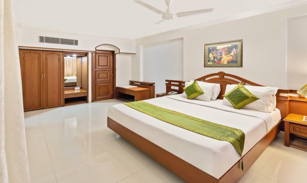 Hotel Crown Palace Indore Dış mekan fotoğraf