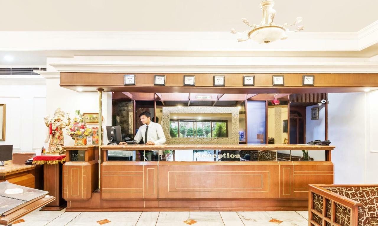 Hotel Crown Palace Indore Dış mekan fotoğraf