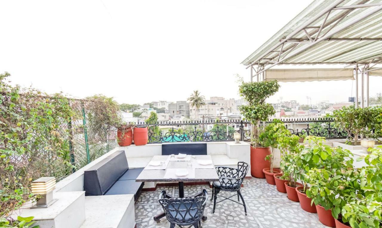 Hotel Crown Palace Indore Dış mekan fotoğraf